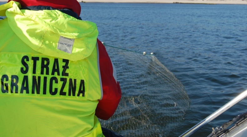 Nocą, bez świateł, nielegalnie wystawiał sieci - GospodarkaMorska.pl