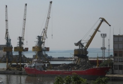 Dźwig przewrócił się podczas pracy. Operatorka w stanie ciężkim - GospodarkaMorska.pl