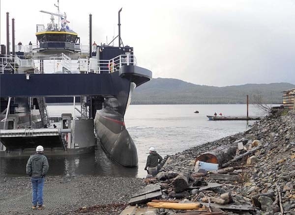 Najbardziej bezużyteczny statek świata bliski sprzedaży - GospodarkaMorska.pl