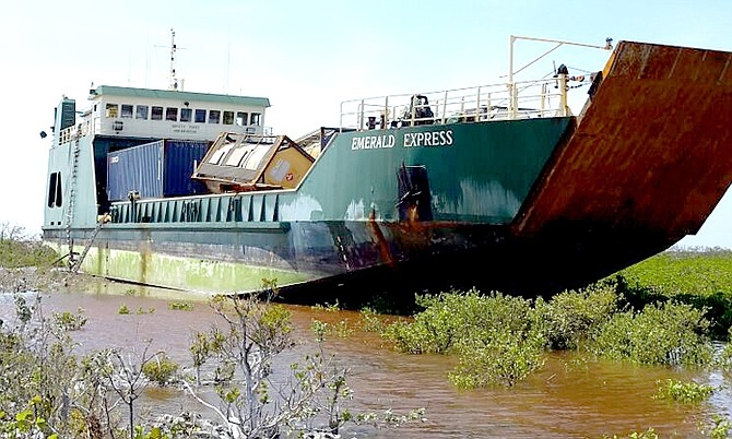 Załoga uwięziona na wyspie. Wypadek w cieniu katastrofy El Faro (WIDEO) - GospodarkaMorska.pl