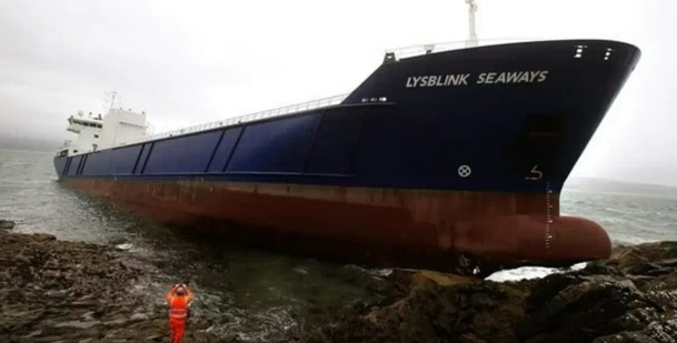 Tak się kończy wypicie pół butelki rumu na służbie (wideo) - GospodarkaMorska.pl