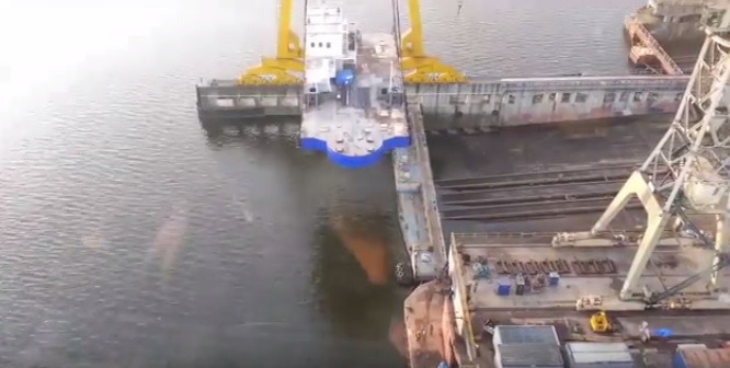 Okiem operatora dźwigu (wideo) - GospodarkaMorska.pl