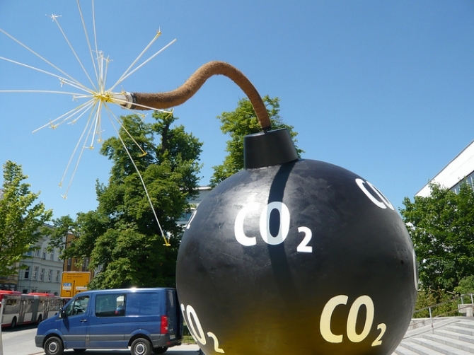 Żegluga odpowiedzialna za 17% globalnej emisji CO2 - GospodarkaMorska.pl