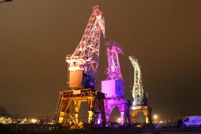 Iluminacja zabytkowych dźwigów na łasztowni - GospodarkaMorska.pl