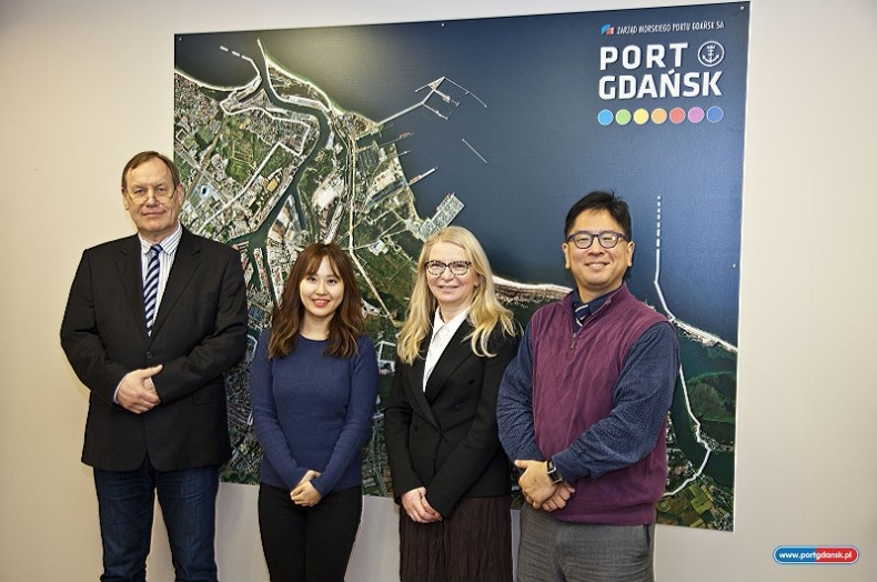 Przedstawiciele koreańskich mediów z wizytą w Porcie Gdańsk - GospodarkaMorska.pl