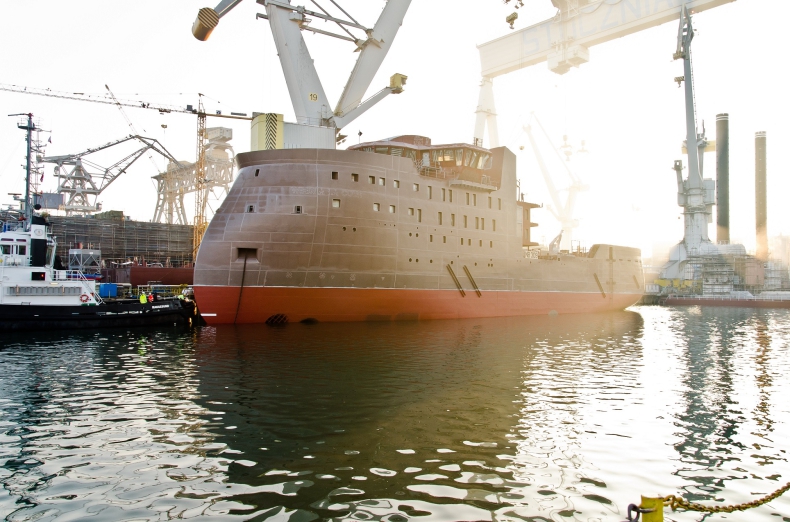 W stoczni Crist zwodowano nowatorski kadłub dla Norwegów - GospodarkaMorska.pl