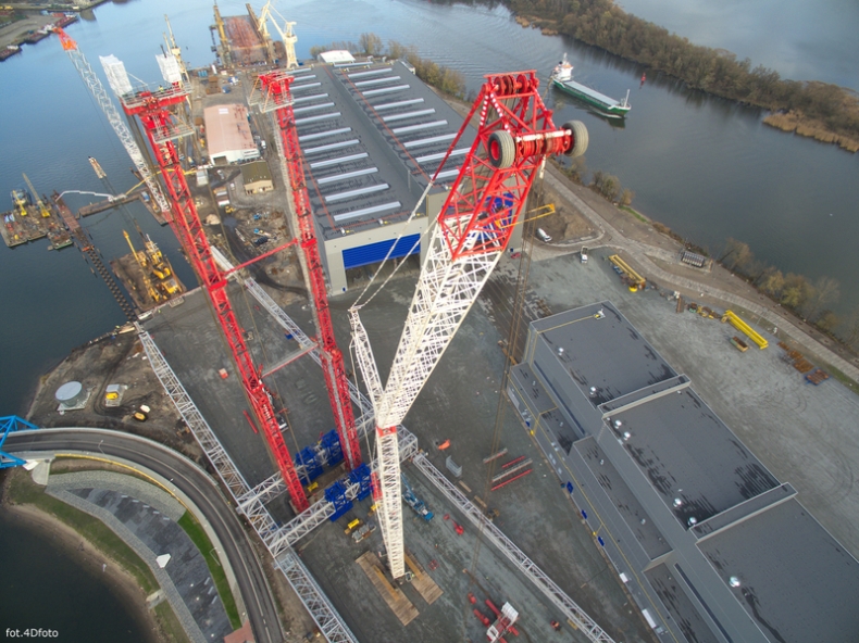 W Szczecinie montują ogromną suwnicę bramową - GospodarkaMorska.pl