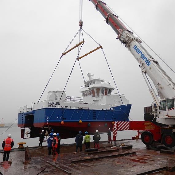 W Świnoujściu zwodowano katamaran dla Norwegów - GospodarkaMorska.pl