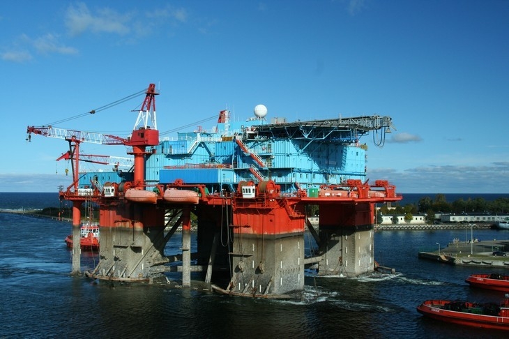 Niecodzienny wypadek platformy, która miała trafić do Remontowej - GospodarkaMorska.pl