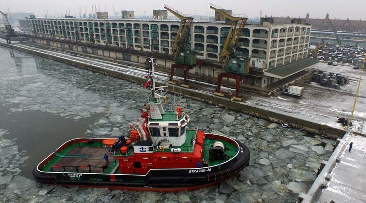 Strażak-26 dotarł do Szczecina - GospodarkaMorska.pl