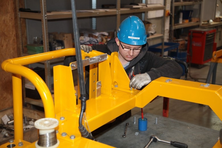 HYDRO-NAVAL nagrodzony za klasy patronackie - GospodarkaMorska.pl