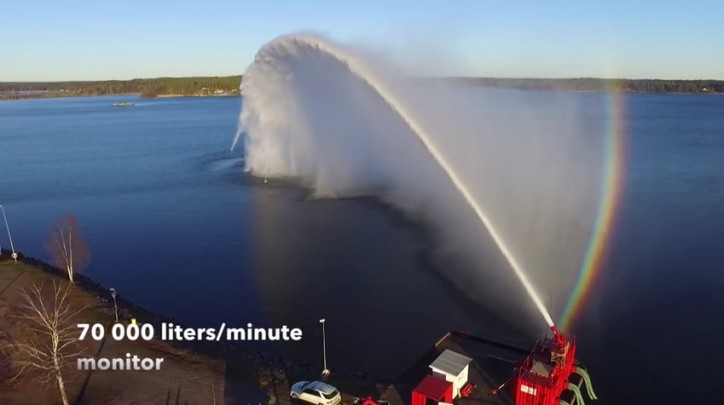 Zobacz testy największej armatki wodnej (WIDEO) - GospodarkaMorska.pl