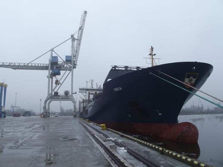 Nowy regularny serwis kontenerowy w DB Port Szczecin - GospodarkaMorska.pl