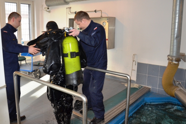 Szkolenie nurków z okrętów ratowniczych - GospodarkaMorska.pl