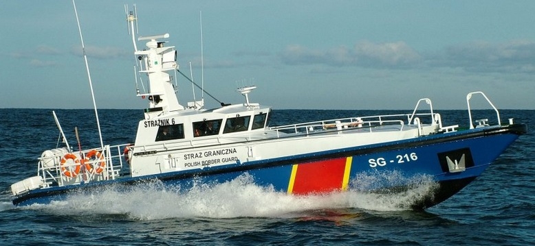 Zawrócona łódź rybacka - GospodarkaMorska.pl