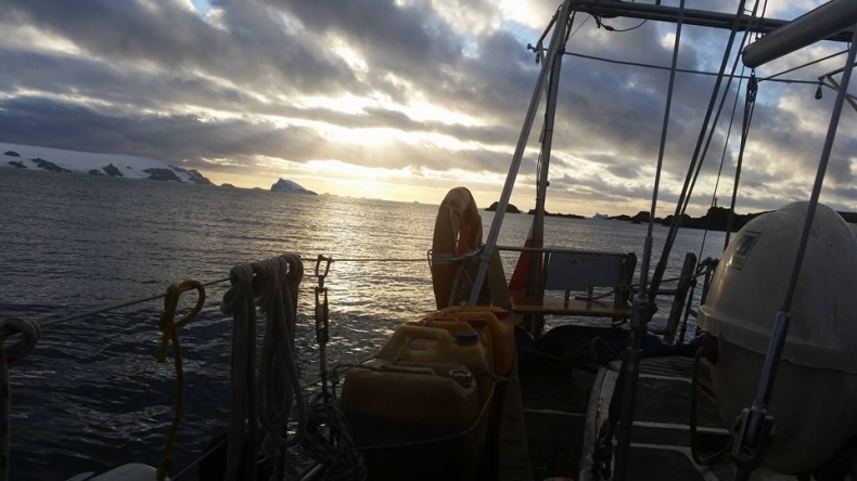 Kłótnia na Polonusie. Statek wyruszył z Antarktydy bez dwóch członków załogi - GospodarkaMorska.pl