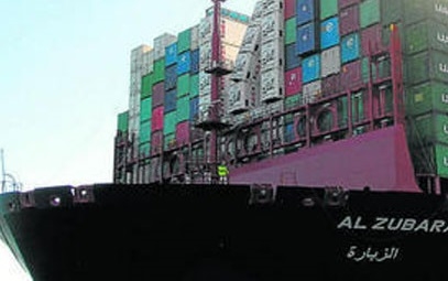 Kontenery za burtą. Pechowy dziewiczy rejs załogi Al Zubara - GospodarkaMorska.pl