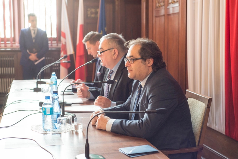 Szczecin - debata o sytuacji w przemyśle stoczniowym - GospodarkaMorska.pl