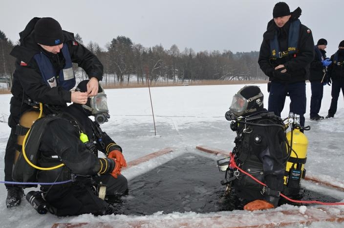 Zimowe szkolenie nurków - GospodarkaMorska.pl