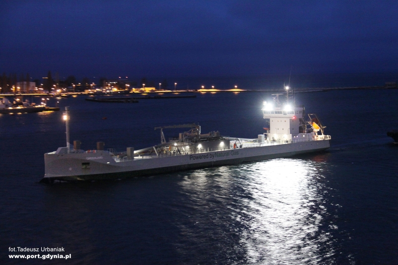 Pierwszy statek z napędem LNG w Porcie Gdynia - GospodarkaMorska.pl