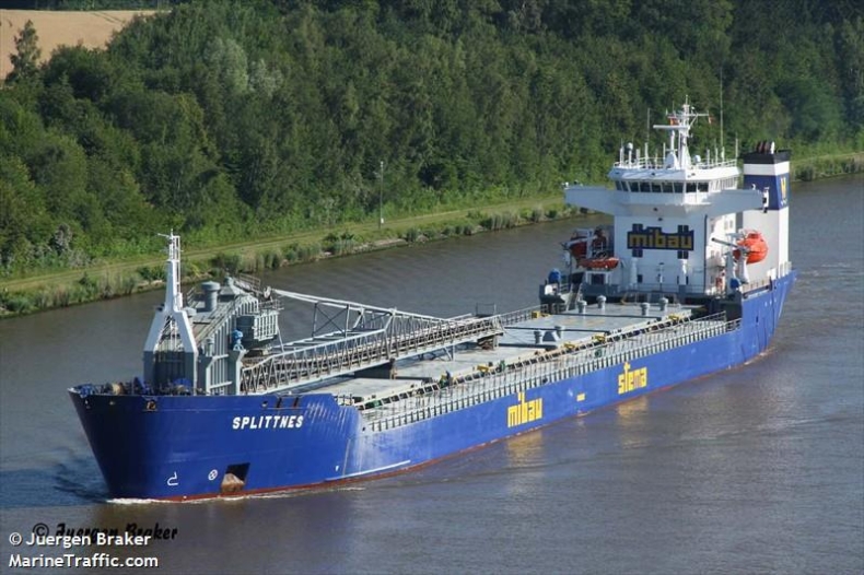 166-metrowy Splittnes w doku nr 5 MSR Gryfia - GospodarkaMorska.pl