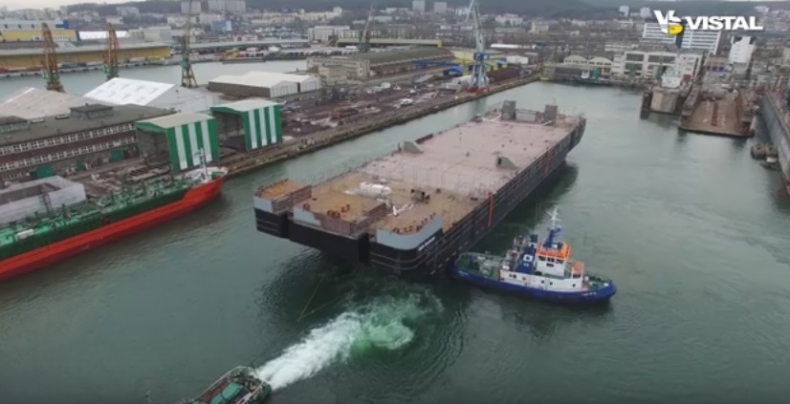 Wodowanie 2700-tonowego kolosa dla Niemców (wideo) - GospodarkaMorska.pl