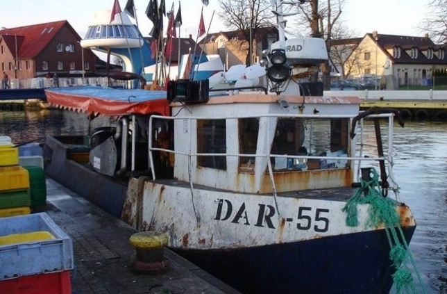 W darłowskim porcie zatonął kuter rybacki - GospodarkaMorska.pl