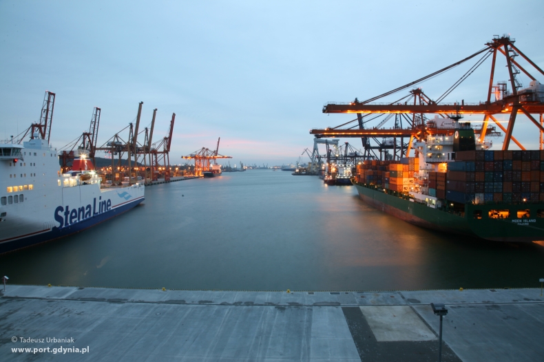 Rok 2015 w Porcie Gdynia: inwestycje za ponad 600 mln zł i nieznaczny spadek przeładunków - GospodarkaMorska.pl