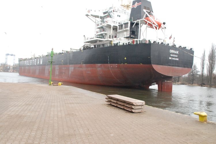 80-tysięcznik zawinął po raz pierwszy do Szczecina - GospodarkaMorska.pl