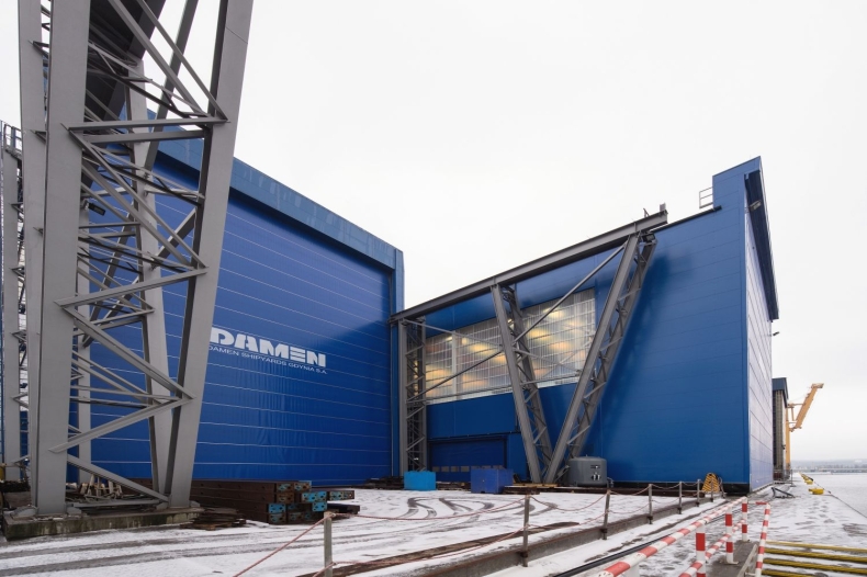 Budowa zadaszenia w hali Damen Shipyards Gdynia zakończona - GospodarkaMorska.pl