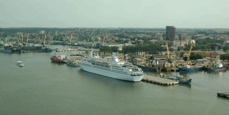 120 rosyjskich ciężarówek czeka w Kłajpedzie - GospodarkaMorska.pl