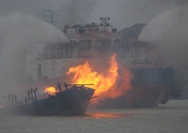 Pożar na statku doprowadził do eksplozji - GospodarkaMorska.pl