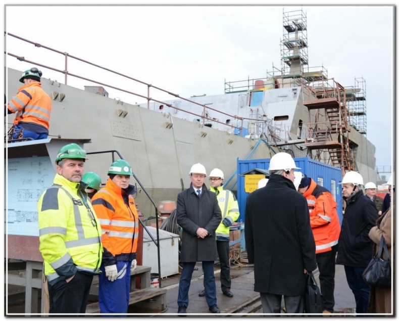 Sejmowa Komisja GMiŻŚ z wizytą w Stoczni Marynarki Wojennej S.A. - GospodarkaMorska.pl