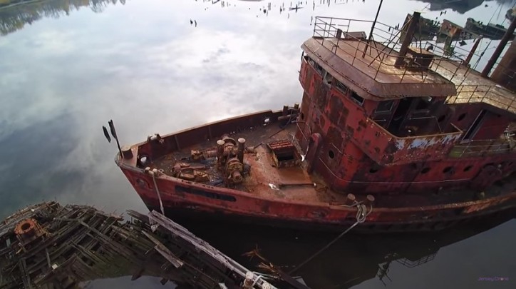 Zobacz cmentarzysko statków okiem drona (WIDEO) - GospodarkaMorska.pl