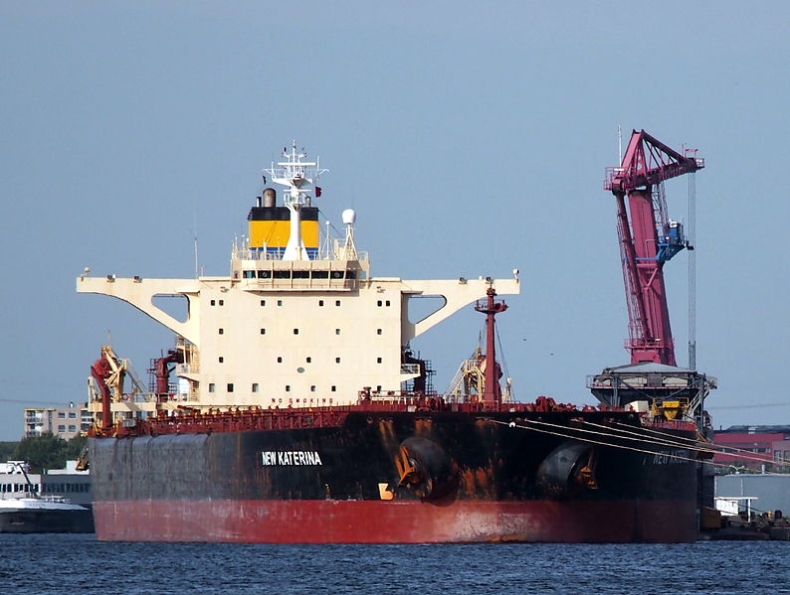 Masowiec utknął na mieliźnie w Kanale Sueskim. Są opóźnienia - GospodarkaMorska.pl