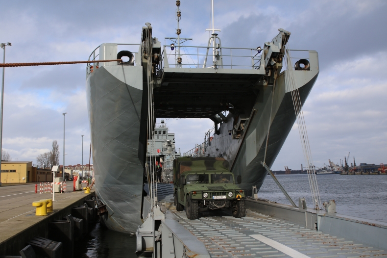 Żołnierze z Bielska-Białej ćwiczą w 8.FOW - GospodarkaMorska.pl