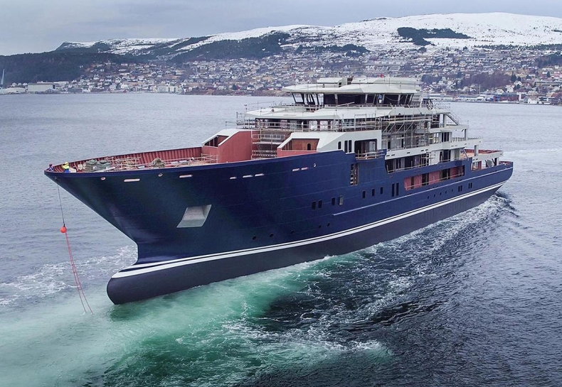 Superjacht z polskim kadłubem już zwodowany (WIDEO) - GospodarkaMorska.pl