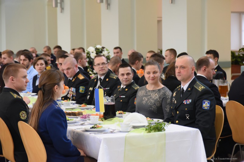 Międzynarodowy świąteczny obiad studentów Akademii Marynarki Wojennej - GospodarkaMorska.pl