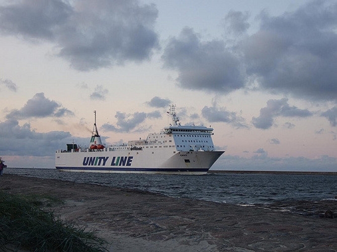 Obrót ładunków w sektorze przewozów promowych ro-ro w polskich portach - GospodarkaMorska.pl