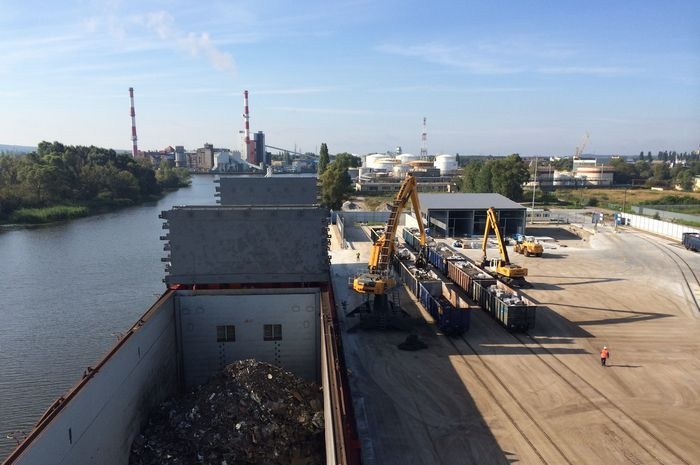 Wzrost przeładunków w terminalu Cronimet PL - GospodarkaMorska.pl