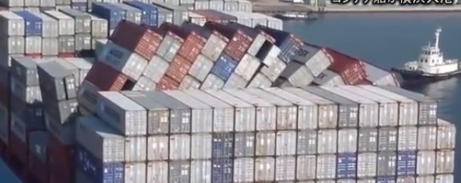 Mega kontenerowiec Maerska po przejściach (wideo) - GospodarkaMorska.pl