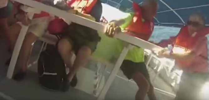 Przerażające nagranie z wypadku katamarnu - GospodarkaMorska.pl