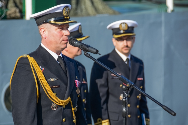 Nowy dowódca dywizjonu Zabezpieczenia Hydrograficznego - GospodarkaMorska.pl