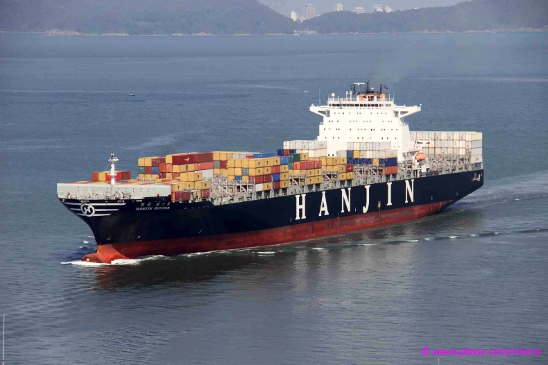 Polski kapitan uratował 197 pasażerów łodzi rybackiej - GospodarkaMorska.pl