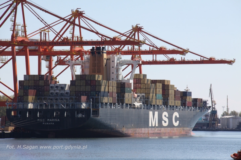Ponad 300-metrowy kontenerowiec zawitał do Portu Gdynia - GospodarkaMorska.pl