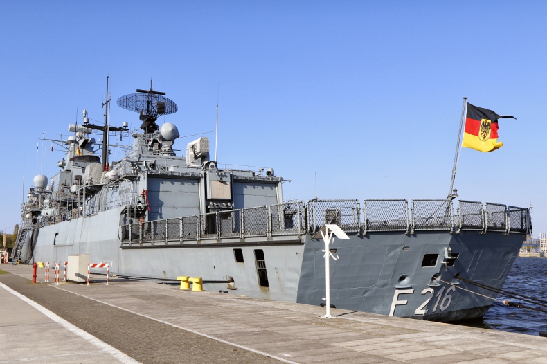 Wizyta robocza okrętu Sił Morskich Niemiec w świnoujskim Porcie Wojennym - GospodarkaMorska.pl