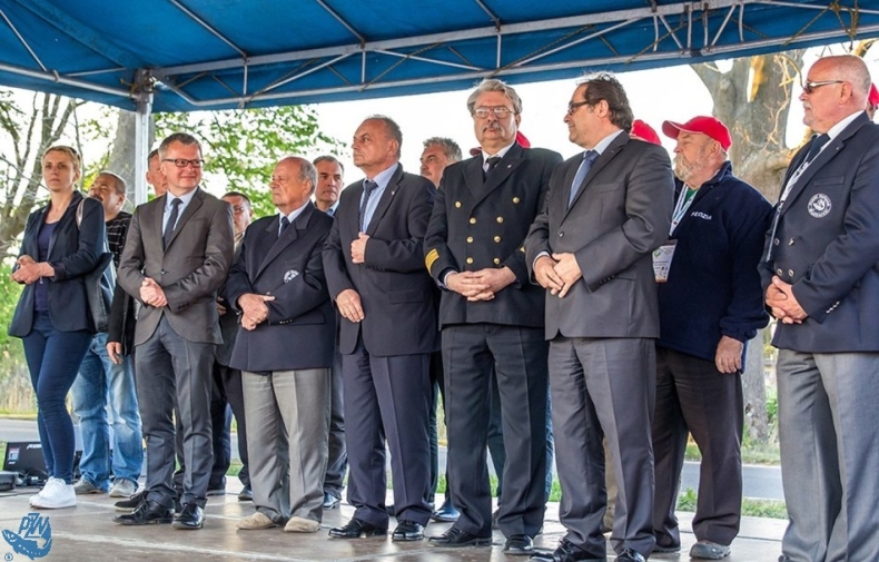 Darłowo: Minister Gróbarczyk otworzył mistrzostwa wędkarskie i spotkał się z rybakami - GospodarkaMorska.pl