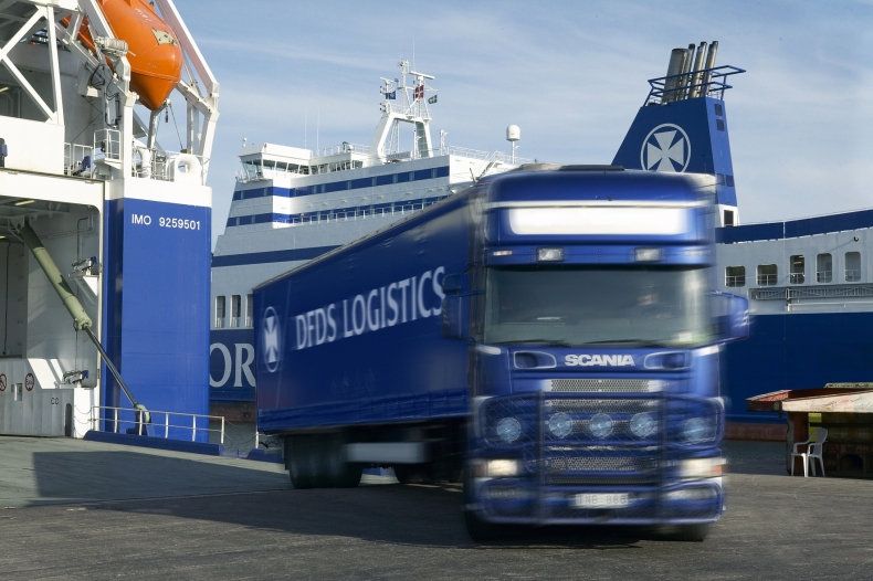 Francuskie przepisy podatkowe uderzą w europejskie przedsiębiorstwa transportowe - GospodarkaMorska.pl