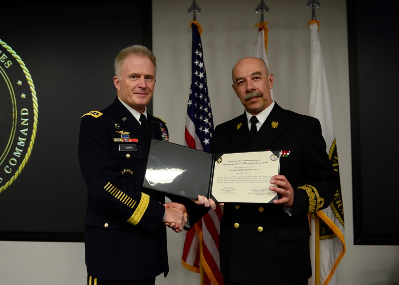 Amerykańskie wyróżnienie dla Komendanta MOSG - GospodarkaMorska.pl