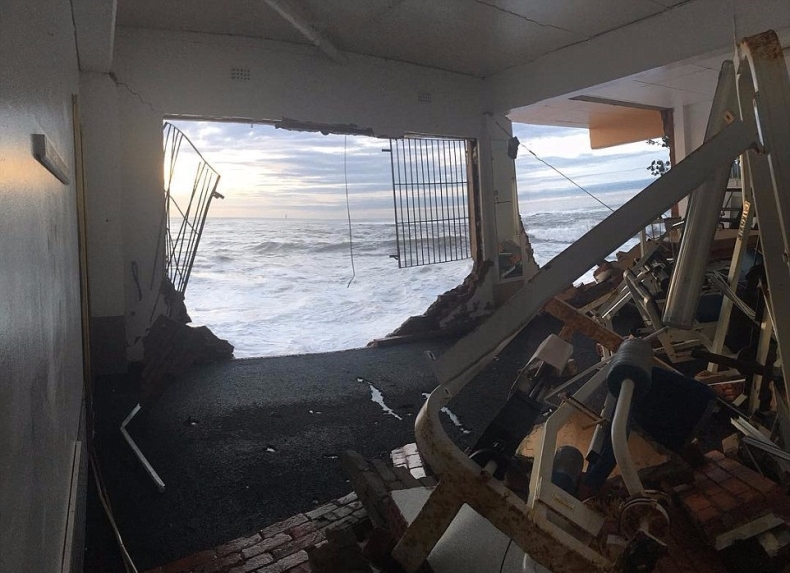 Gigantyczny sztorm spustoszył wschodnie wybrzeże Australii  (zdjęcia) - GospodarkaMorska.pl